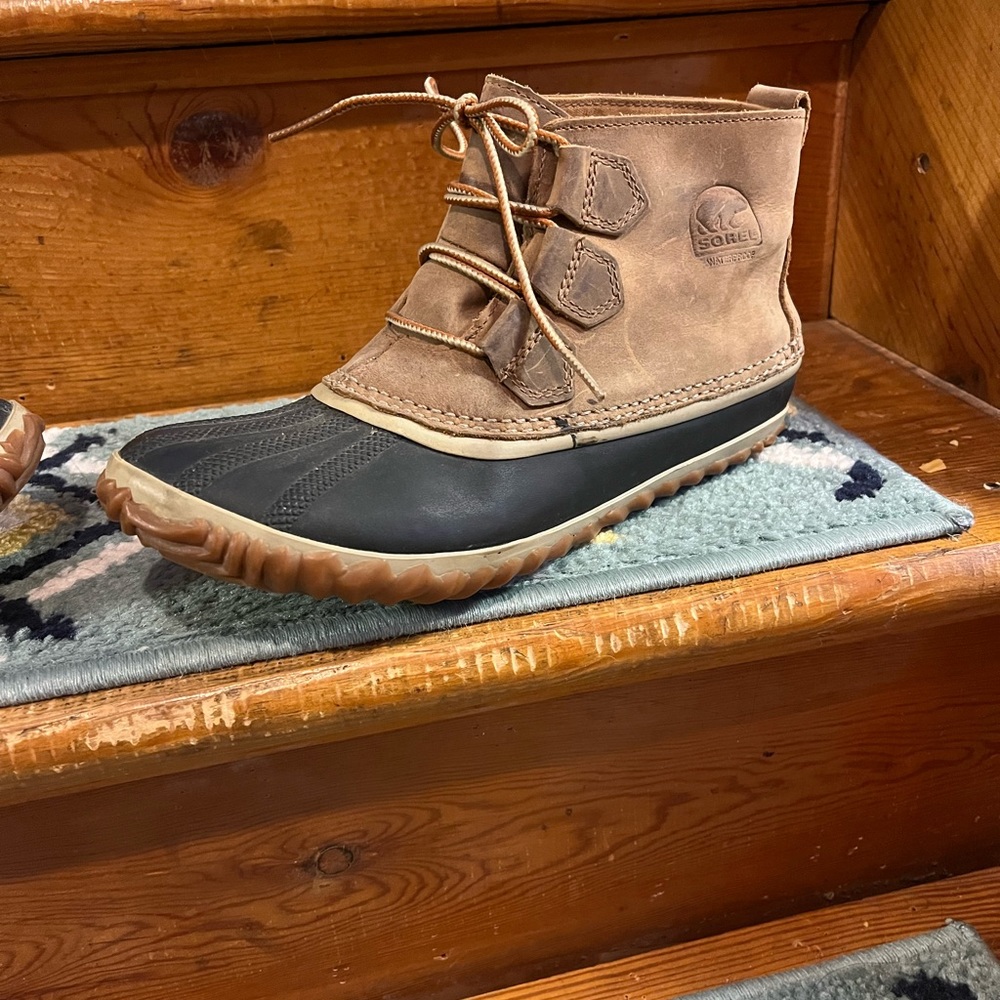 Womens Sorel low boots!